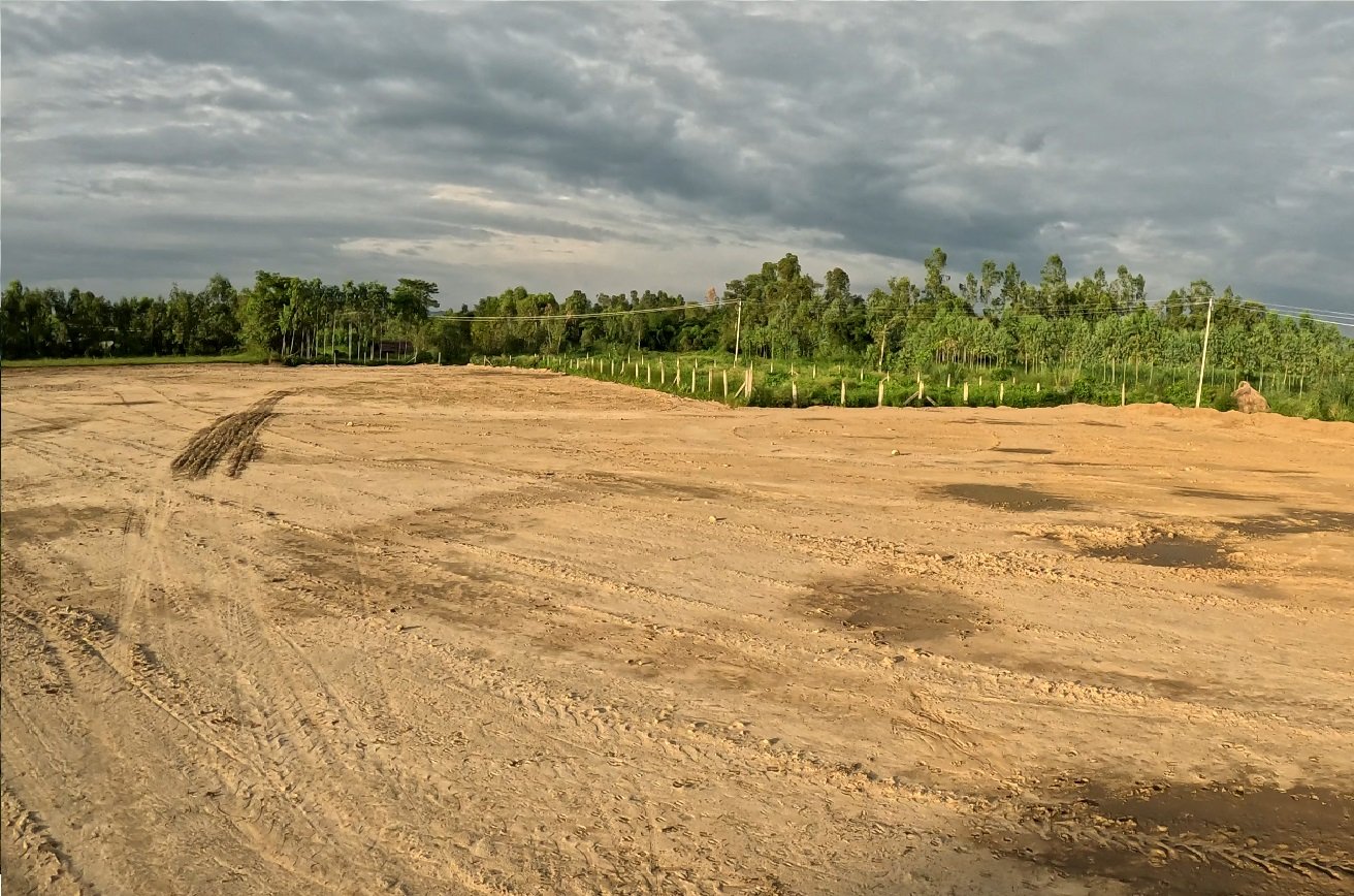 View of the Delhi-Dehradun Expressway from the affordable plots in Khushalipur.